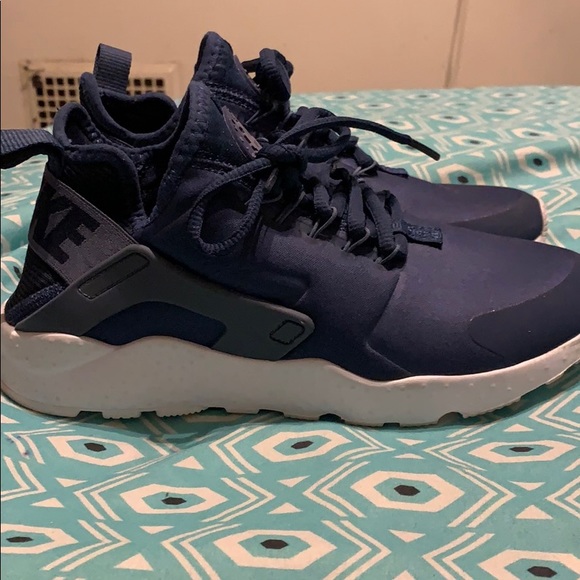 Air Hurache by Nike kid size 6...navy blue - Picture 2 of 5